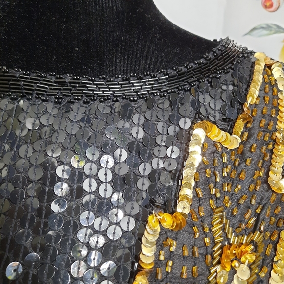~{Vintage}~ Silk sequined scalloped edge top. - Picture 4 of 9